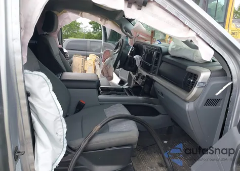 2023 Ford F-350 Xlt z USA, uszkodzony, nr VIN 1FT8W3DN5PEE00688